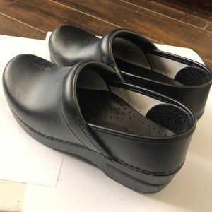 Dansko Women's Professional Black Box Clog 6.5-7 M
